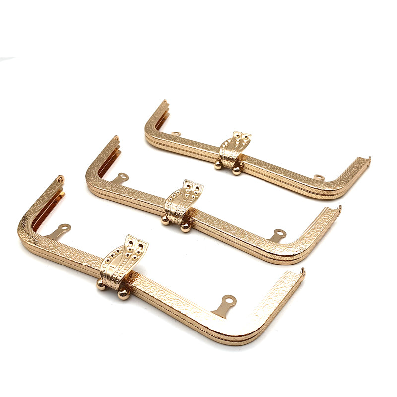 Special design flip cover clip lock embossing pattern light gold clutch bag metal frame 20.5cm