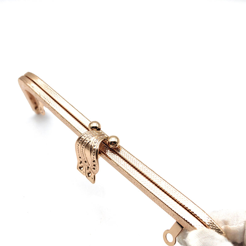 Special design flip cover clip lock embossing pattern light gold clutch bag metal frame 20.5cm