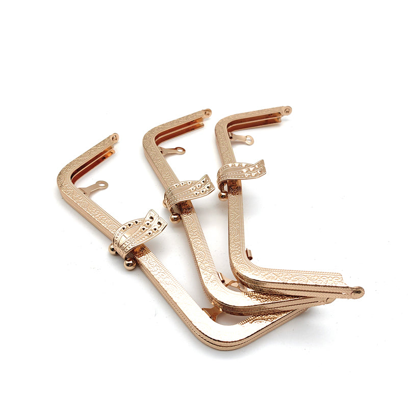 Special design flip cover clip lock embossing pattern light gold clutch bag metal frame 20.5cm